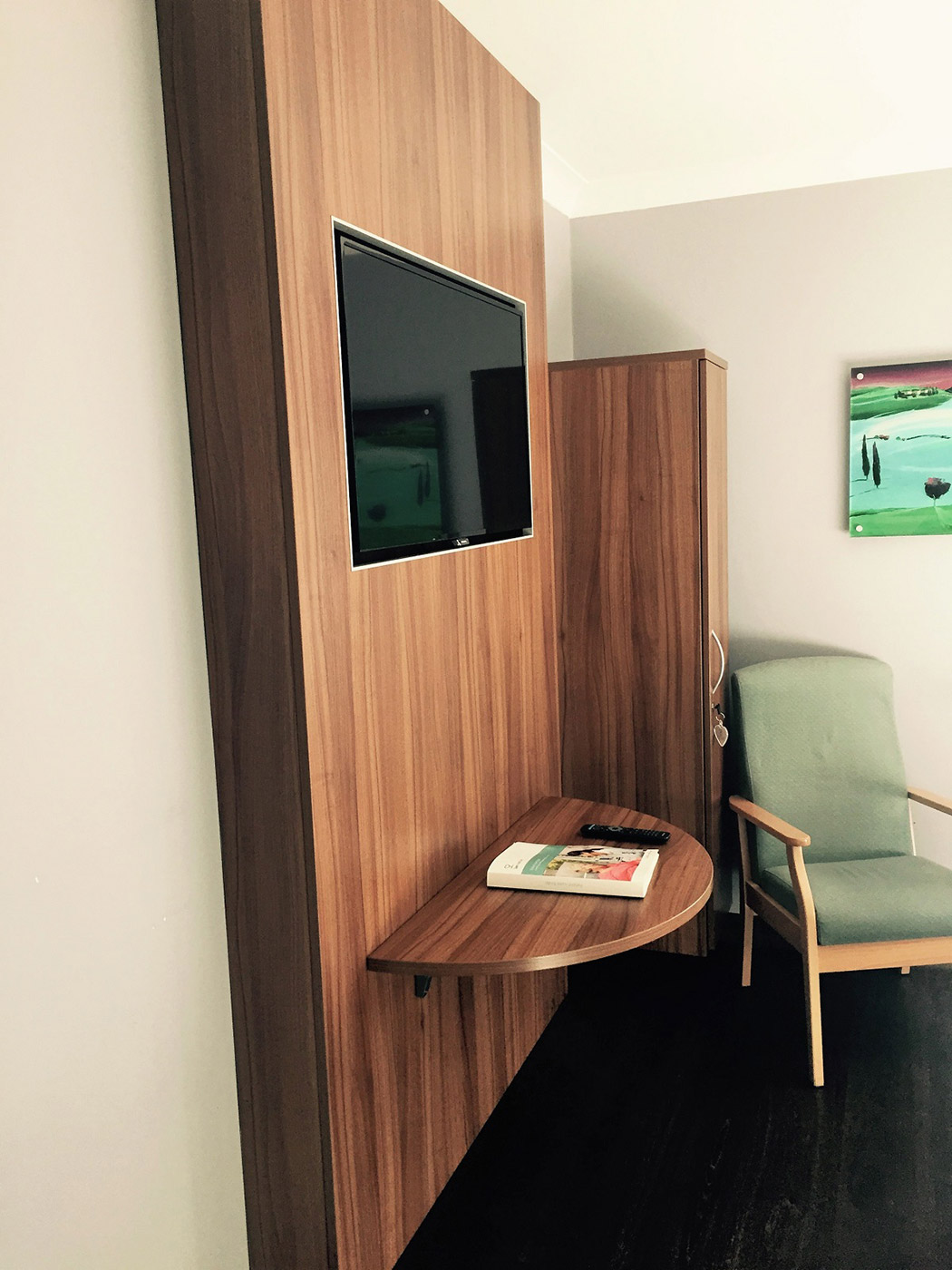 Patient's bedrooms furniture solution